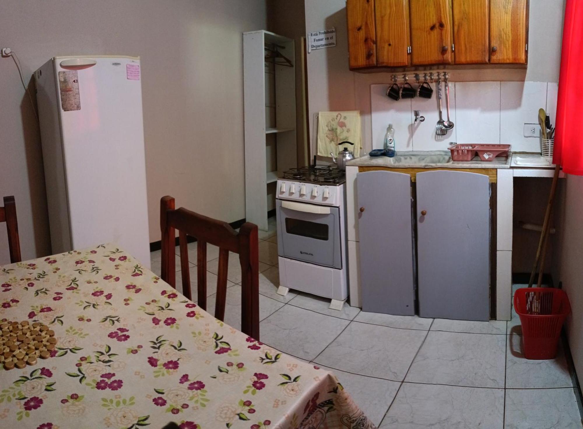 Hostel El Amanecer Пуэрто-Игуасу Экстерьер фото