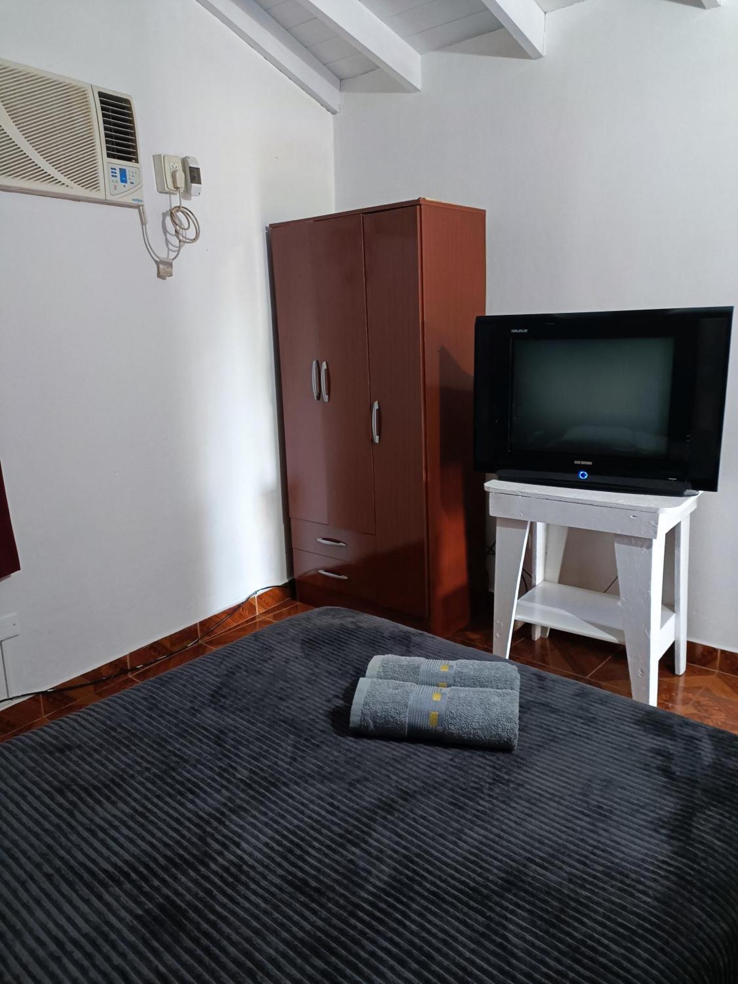 Hostel El Amanecer Пуэрто-Игуасу Номер фото