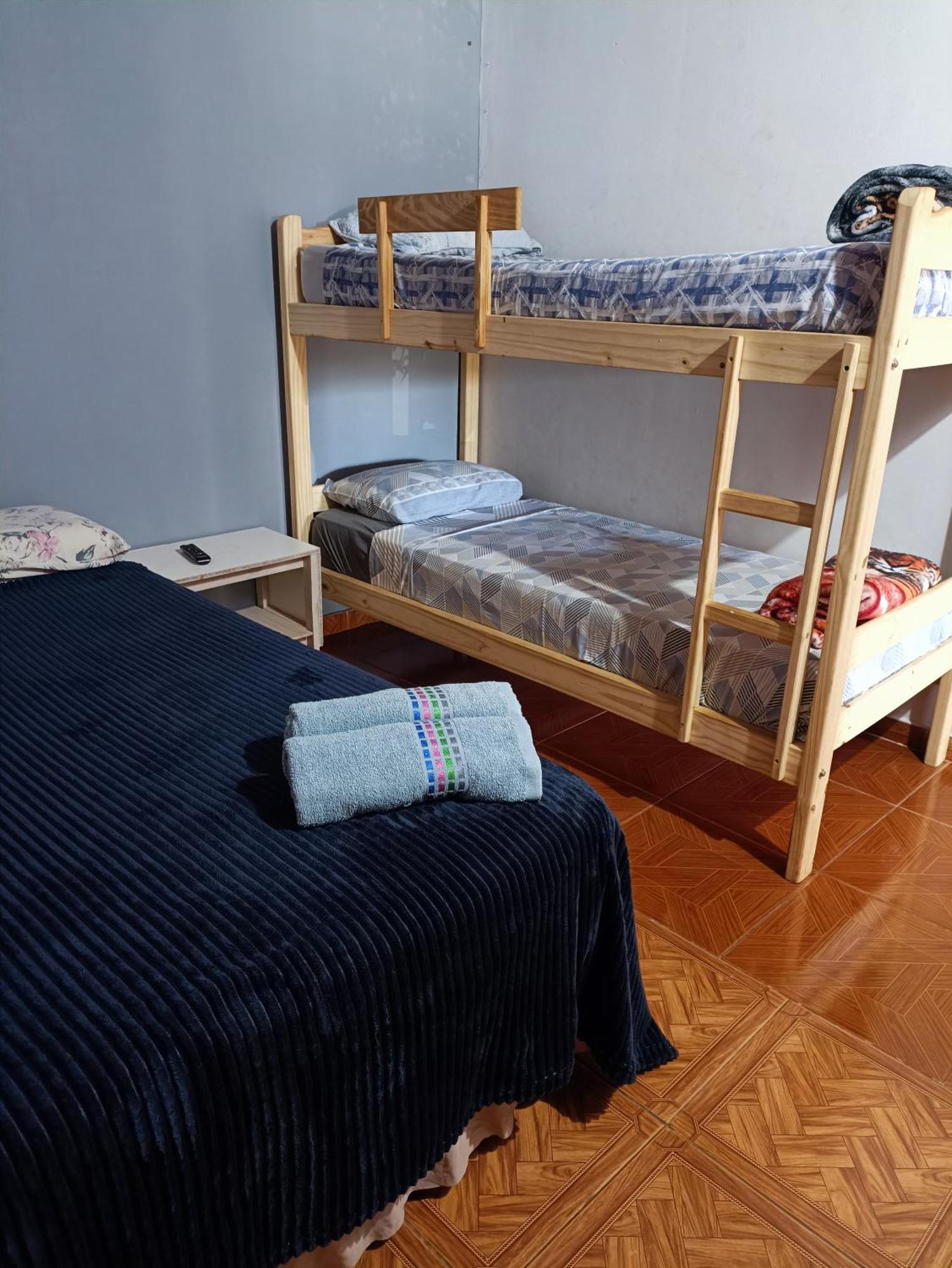 Hostel El Amanecer Пуэрто-Игуасу Номер фото